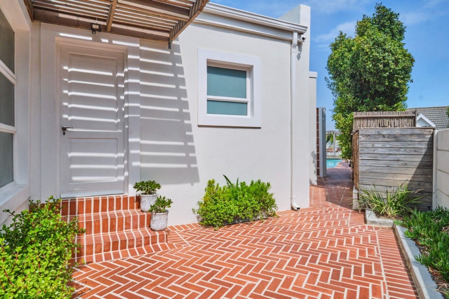 5 Bedroom Property for Sale in Flamingo Vlei Western Cape